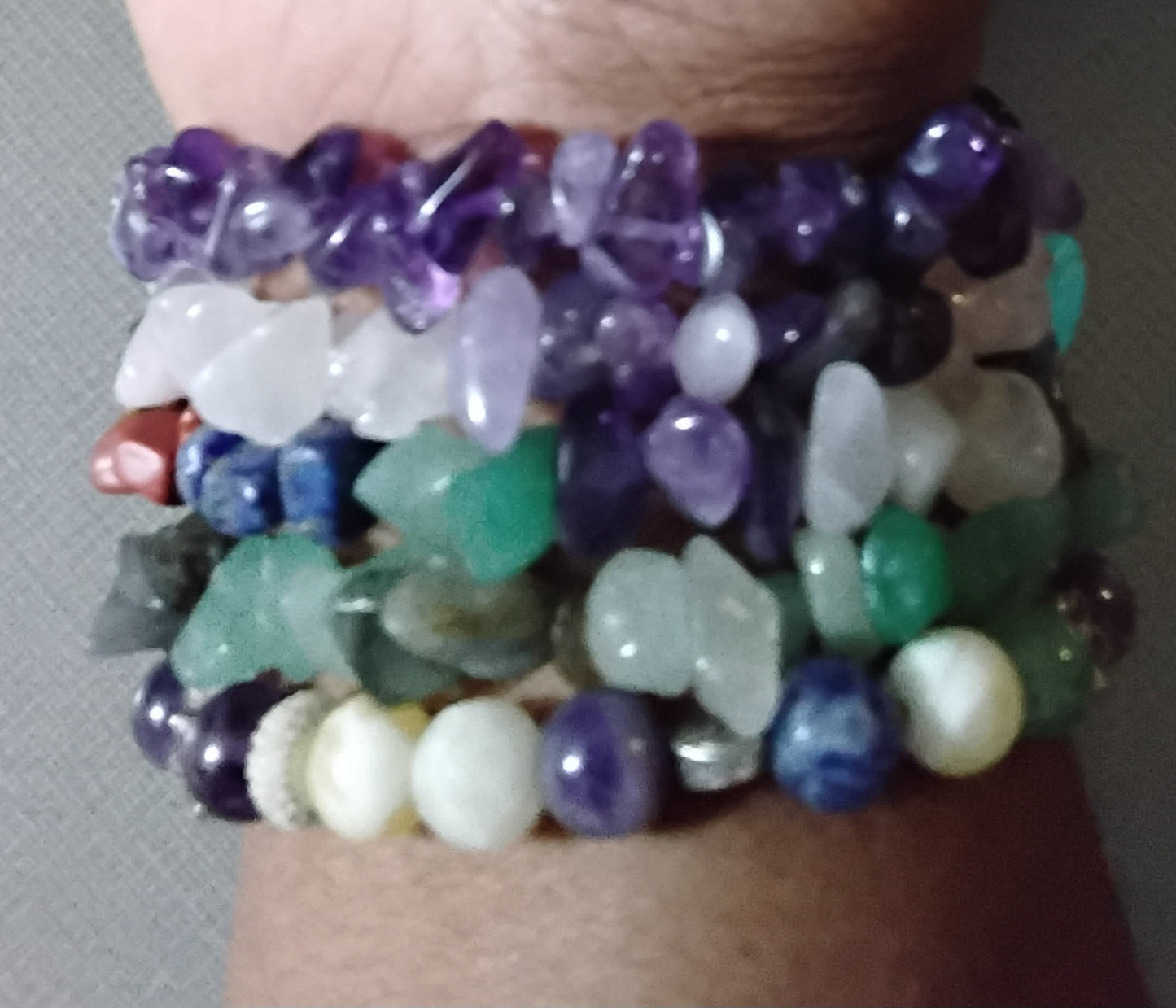 Amethyst & Green Howlite Healing Bracelet with Natural Crystal Chips: Powerful Energy Healing